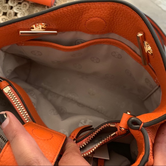 New 🍁Tory Burch carter small tote 🍁🍁 - Picture 7 of 9